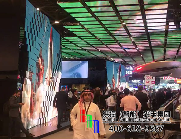 波浪屏案例—迪拜会展中心伸缩波浪屏—“会跳舞的显示屏” 客户案例